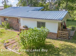 444 W Crawford Dr, Sanford, MI 48657