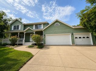 225 Oak Leaf Dr, Winona, MN 55987