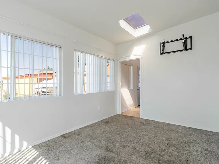 13057 Gladstone Ave — Photo 22