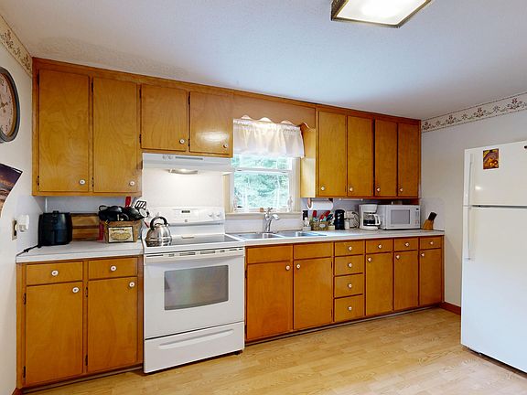 4th image of 13 Hyde Road