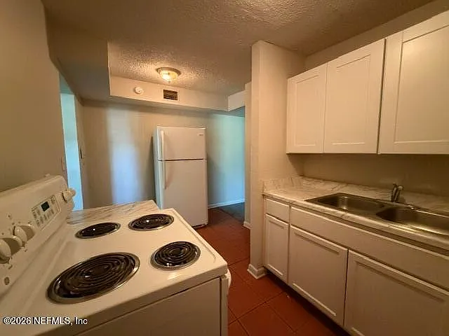 2 bed, 1.0 bath, 700 sqft, $950 — Photo 4