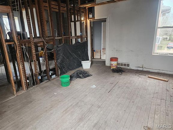 5th image of 4258 East Rd