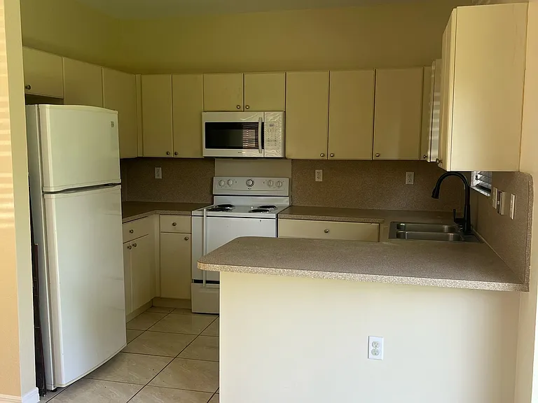 12233 SW 215th Ter — Photo 5