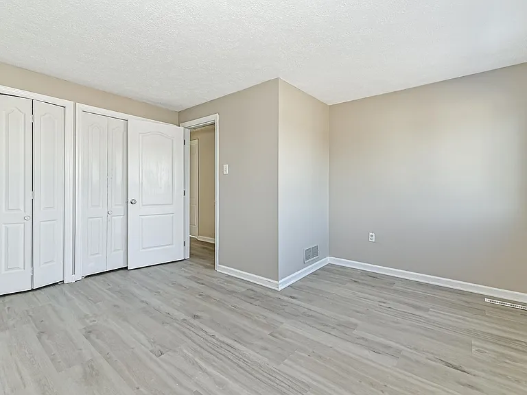 217 Bellwood Ct — Photo 9