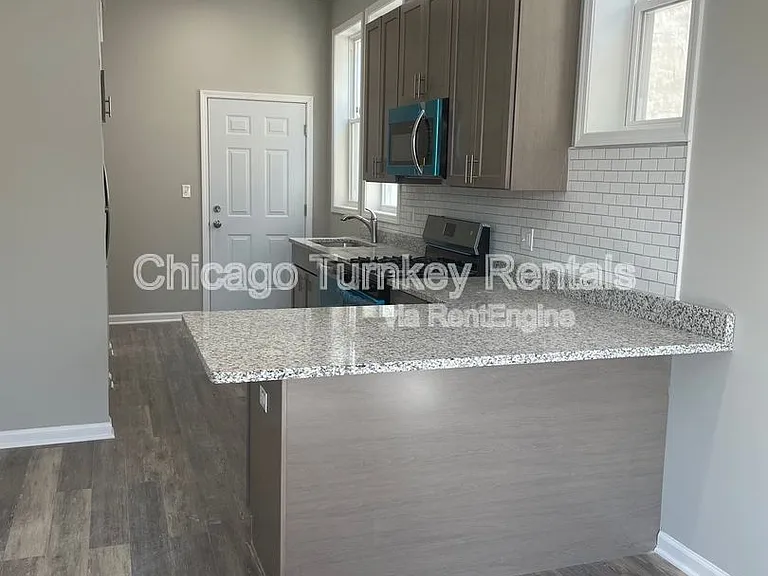 2822 W 25th St #2F — Photo 2