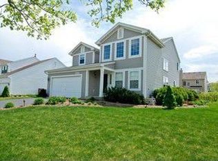 403 Gold Finch Cir, Lindenhurst, IL