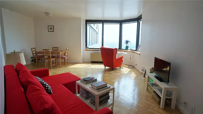 Rented by R New York | media 6