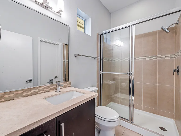 802 W Drew St — Photo 6