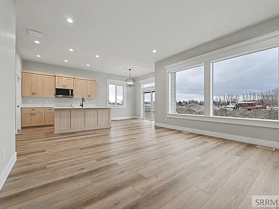 2nd image of 572 Fieldstone Ave