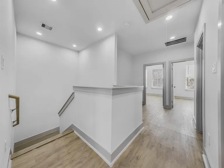 2410 Vaughn St #E — Photo 20