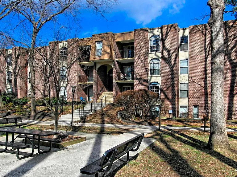 3300 Woodburn Village Dr #21 — Photo 11