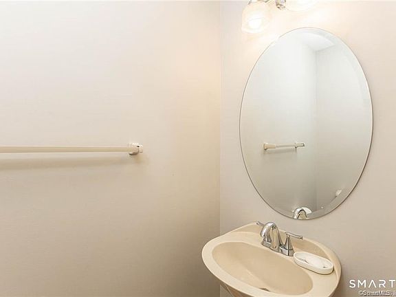 5th image of 11 Squantz View Dr