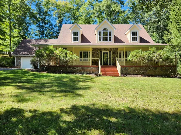 136 Twin Oaks Dr, Shady Spring, WV 25918