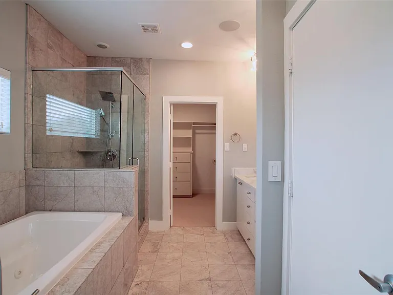 4701 Caroline St — Photo 19