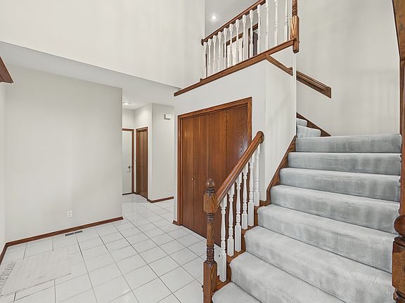 5th image of 1025 NE Fountain View Ct