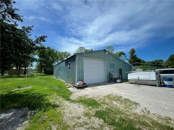 103 S Poplar St, Ottawa, KS 66067