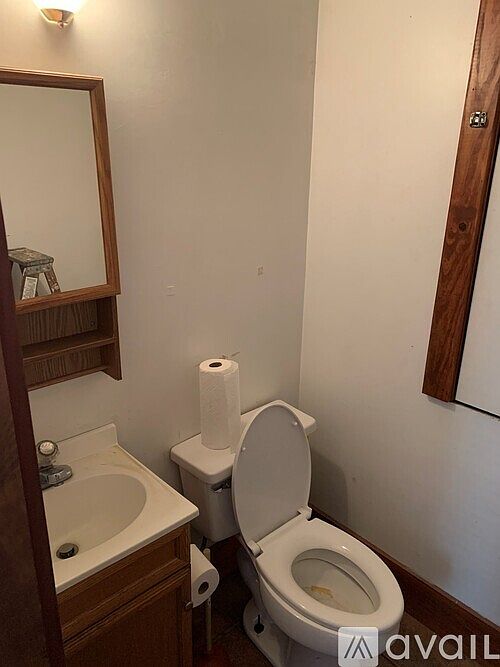 1st image of 619 NE 1st St #2