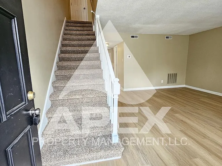 9024 Countryside Ln — Photo 3