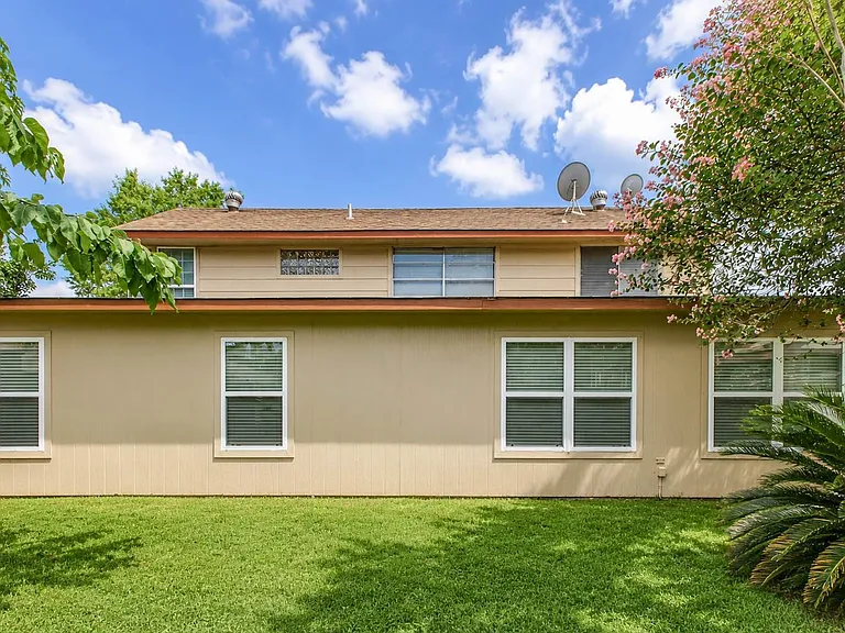 9614 Charter Ridge Dr — Photo 26