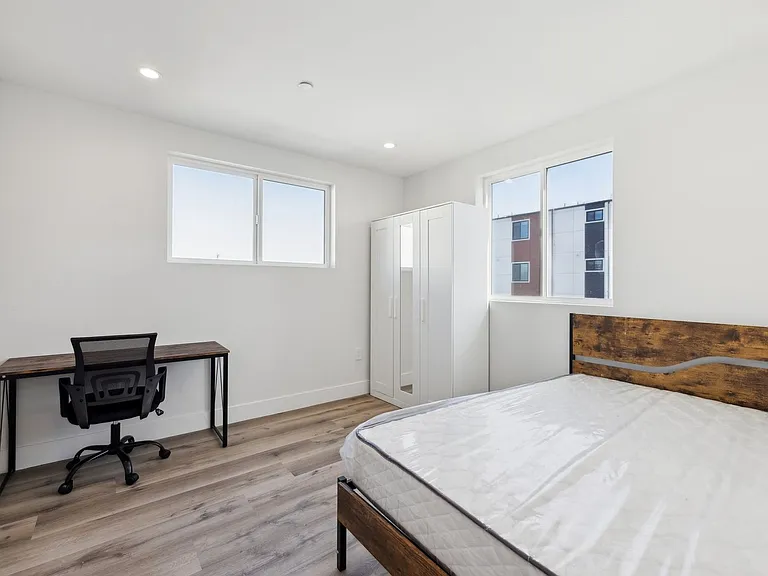 MH 1314 W 35th Pl — Photo 3