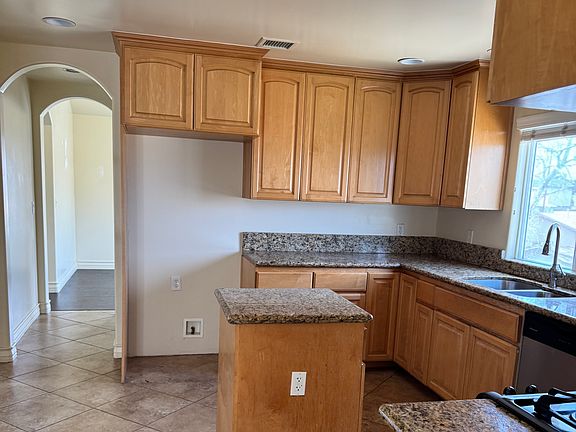 4th image of 4716 W 163rd St #4716