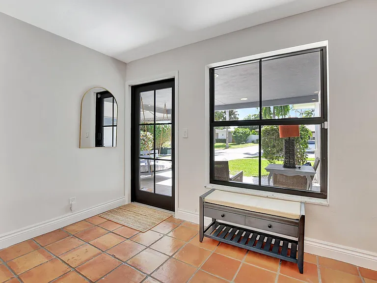 801 SW 5th St — Photo 6