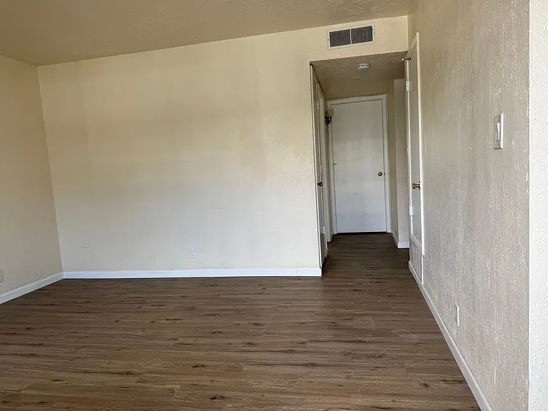 Spacious 2 Bedroom Apartment Near La Mesa Elementary — Photo 5