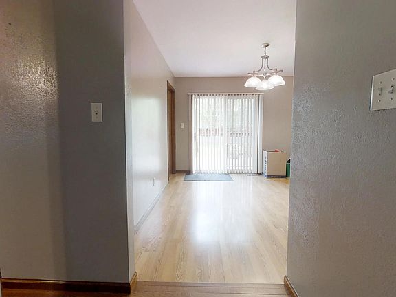 5th image of 604 Western Hills Dr