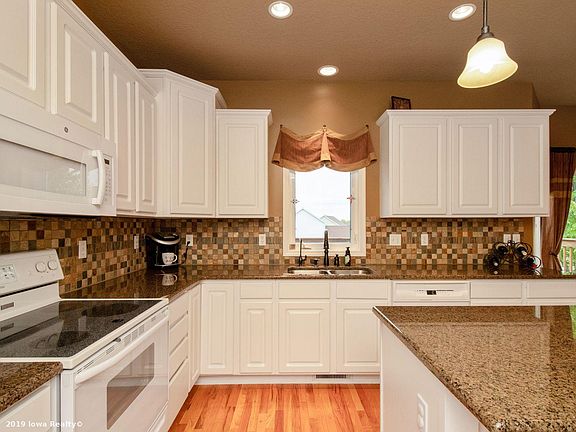 3rd image of 7817 Dakota Cir
