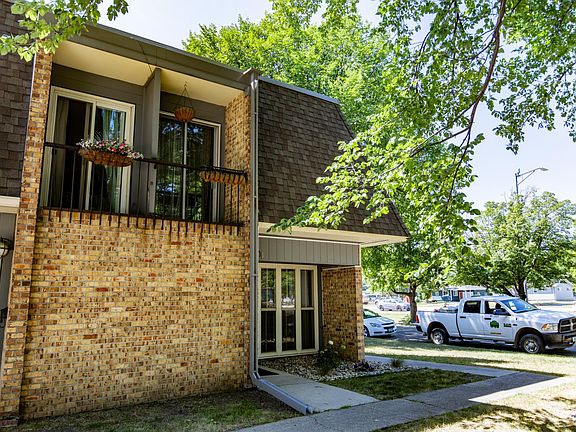 4th image of 801 23rd Ave S