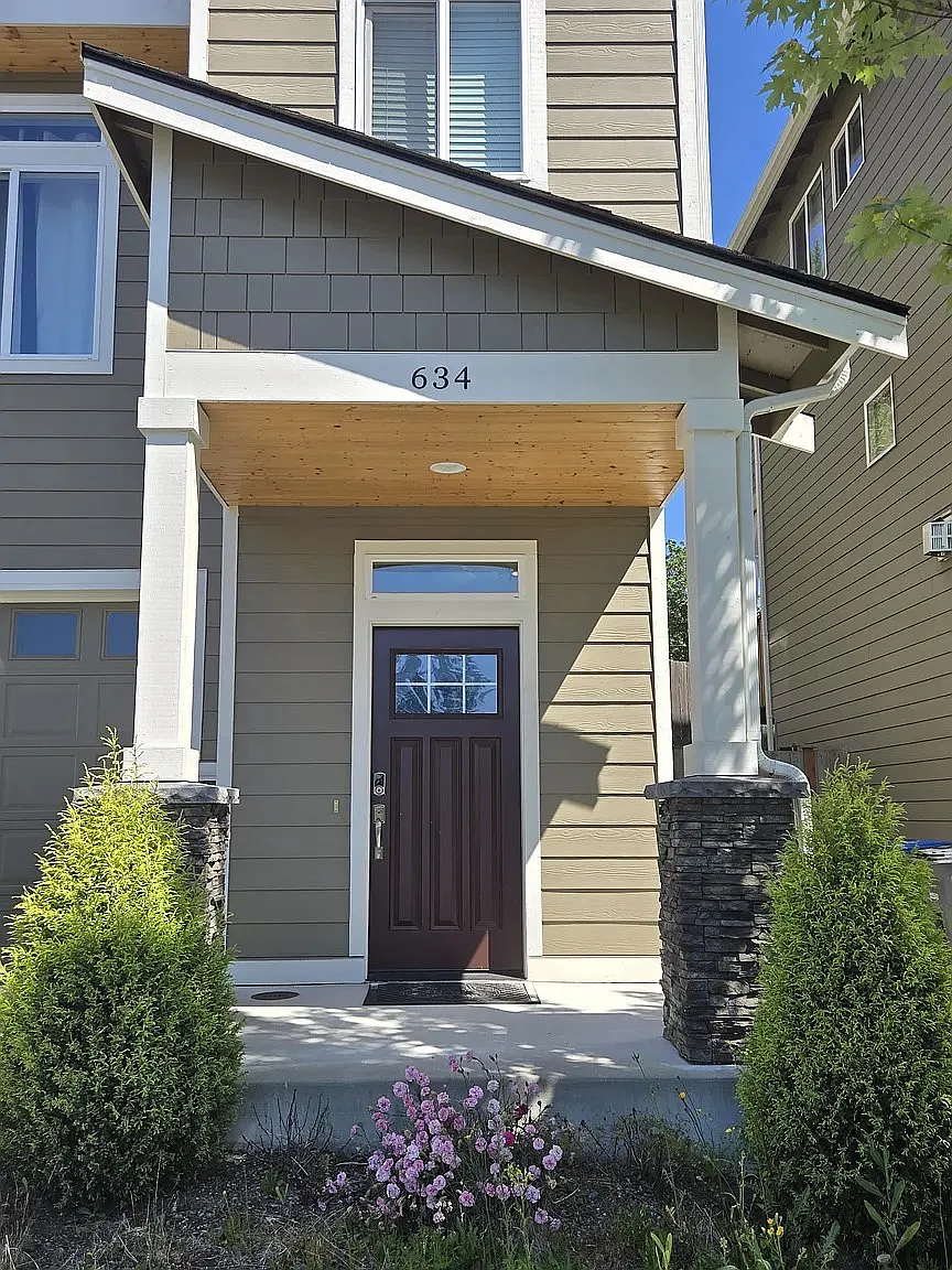4 bed, 2386 sqft, $3,300 — Photo 2