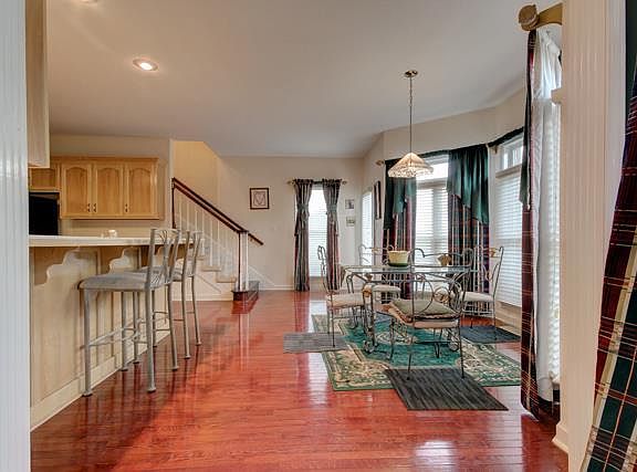 5th image of 733 Courtland Ave