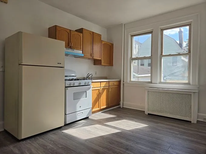 2 bed, 900 sqft, $2,200 — Photo 2