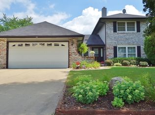 305 Islington Ln, Schaumburg, IL 60193