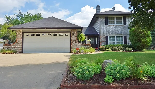 305 Islington Ln photo 1