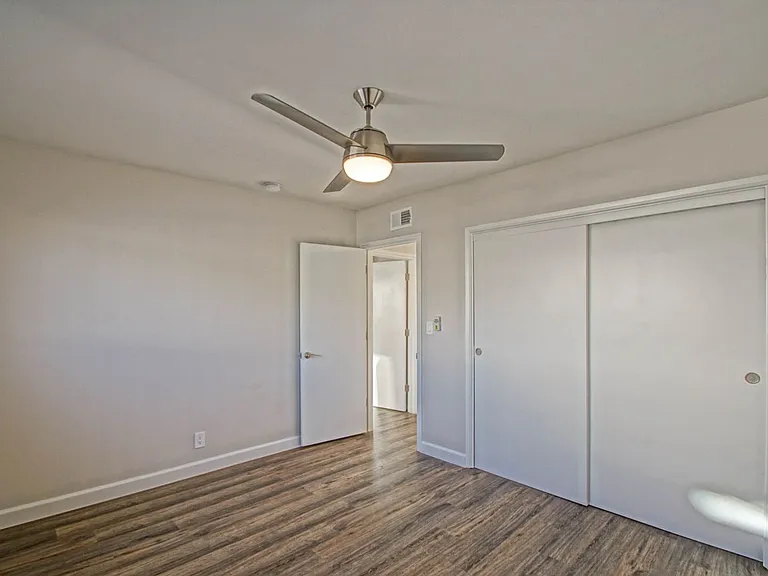 307 Bayview Dr — Photo 35