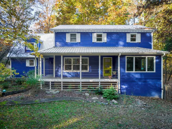 3212 Twin Streams Rd, Chapel Hill, NC 27516