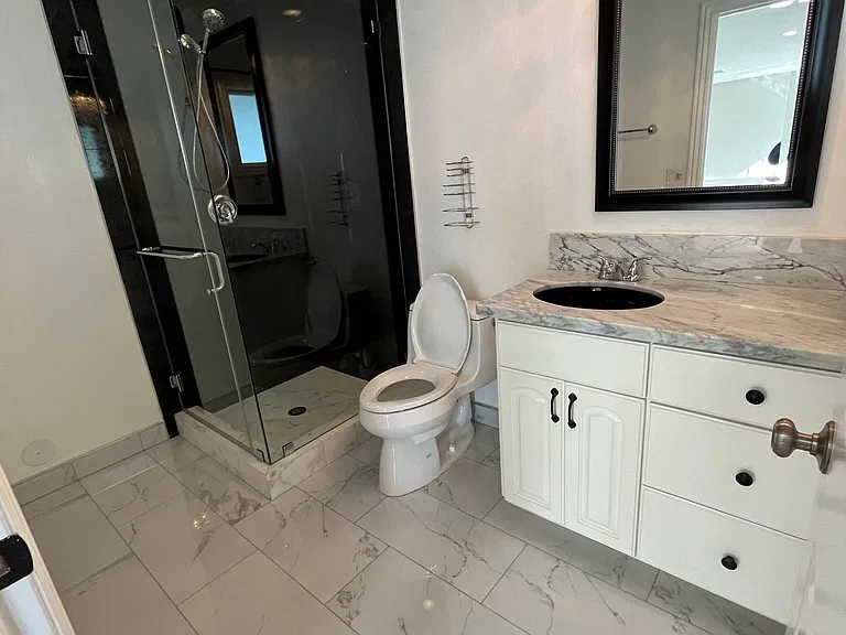407 N Clinton St — Photo 10