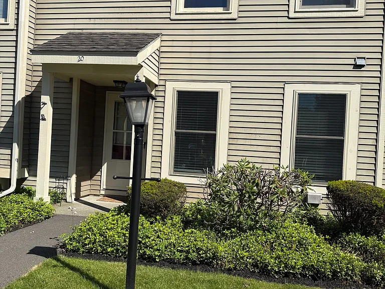 20 Minuteman Ct — Photo 1
