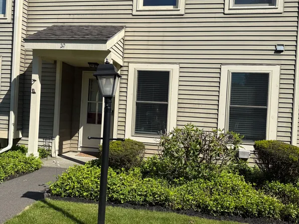 20 Minuteman Ct, Halfmoon, NY 12065