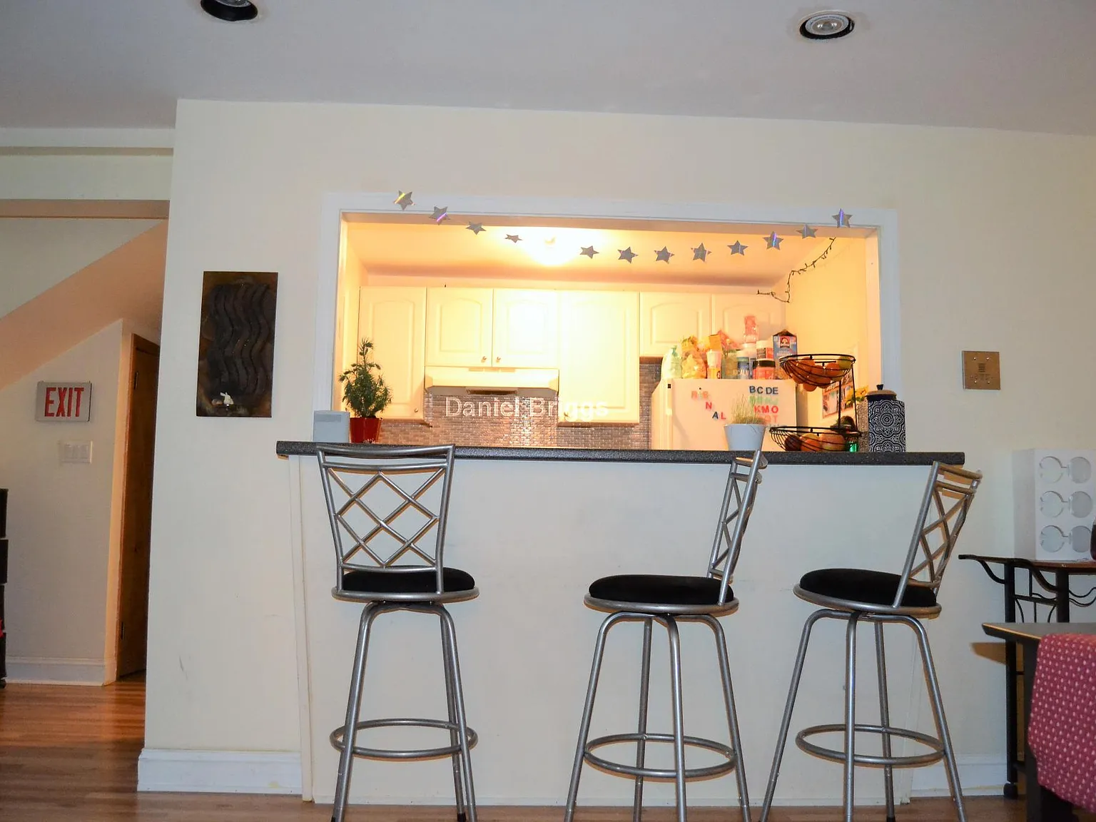 2 bed, 1.0 bath, $3,400 — Photo 2