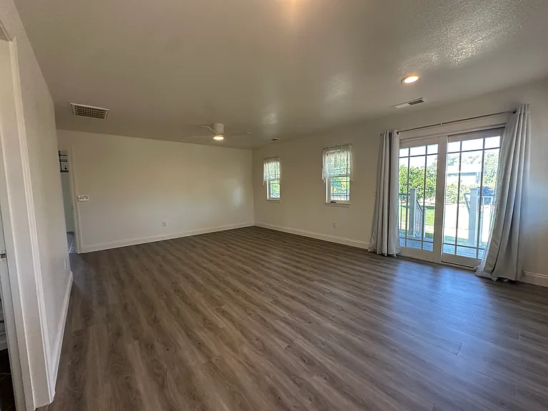 2400 Central Ave — Photo 31