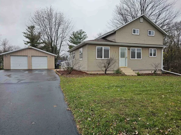 611 N Mill St, Weyauwega, WI 54983