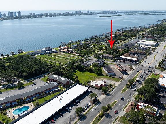 4th image of Palmetto Ave
