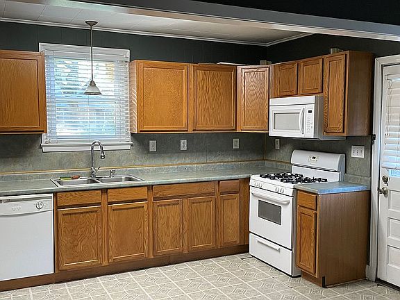 3rd image of 630 Avenue E