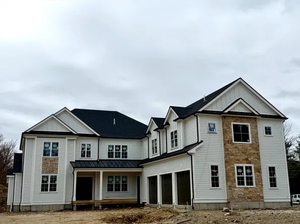 9 Cervelli Farm Dr, Hanover, MA 02339
