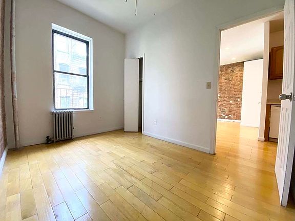 4th image of 309 E 83rd St