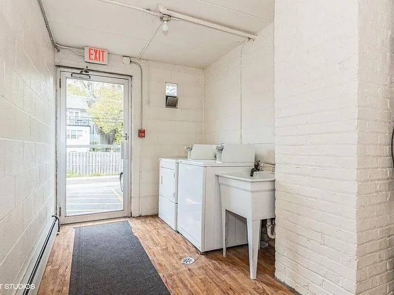 130 Burlington Ave — Photo 9