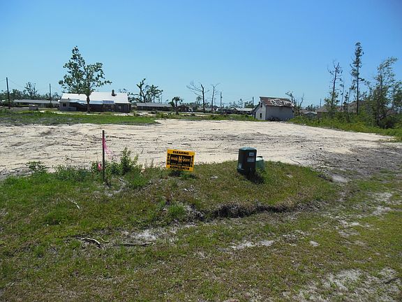 5th image of 804 College Oaks Ln