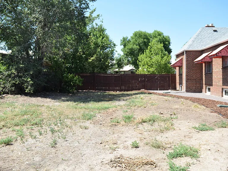 2222 S Acoma St — Photo 24